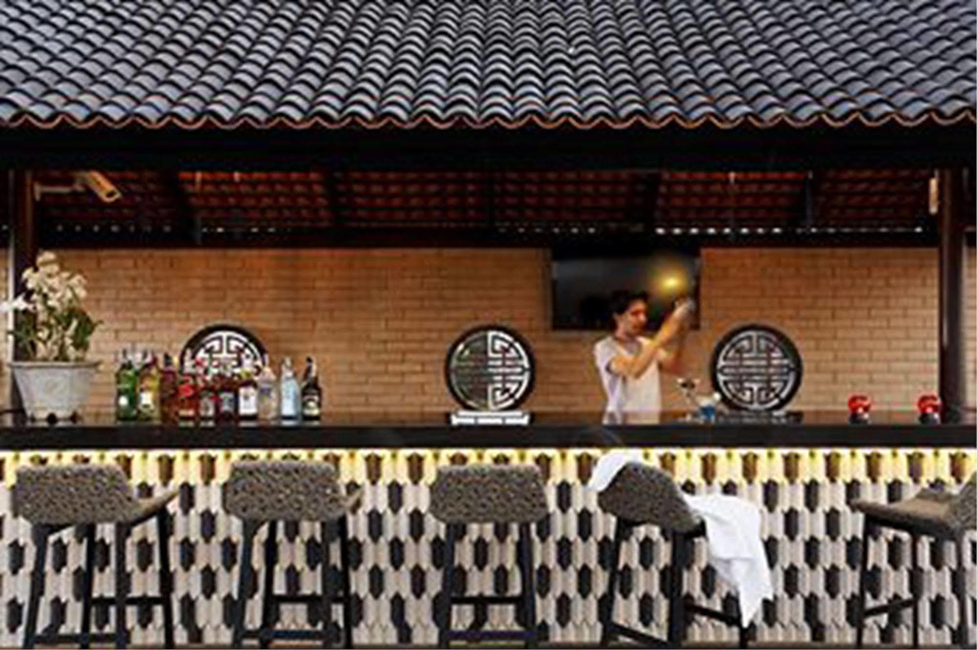Baan Chart Hotel Bangkok Exterior photo